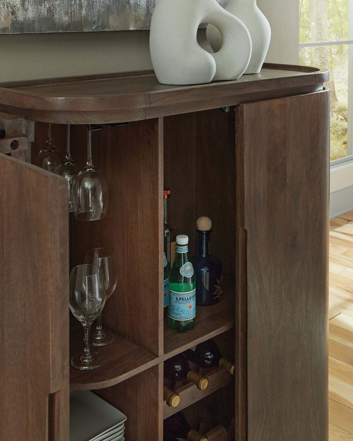 Landermont - Bar Cabinet - Medium Brown