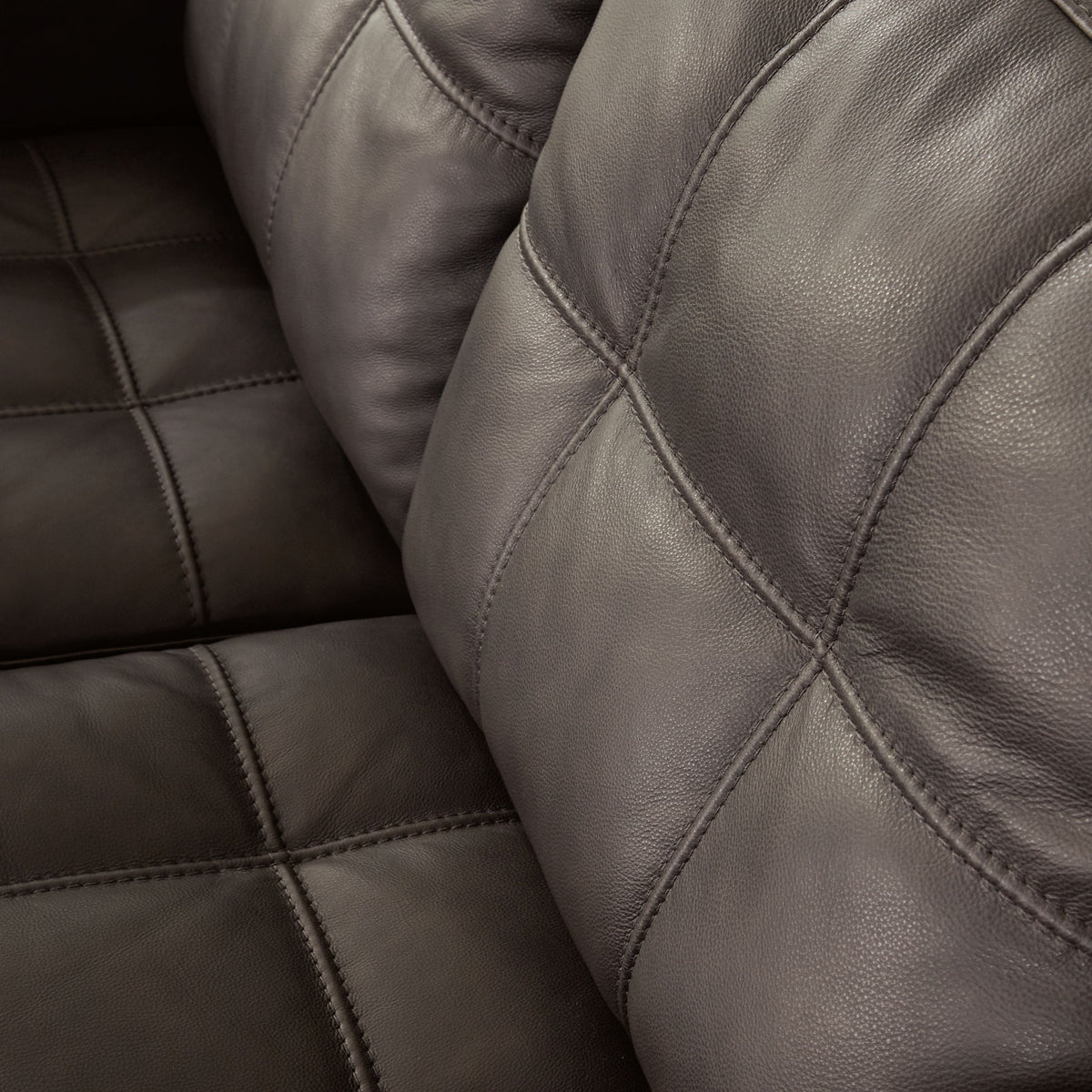 Luigi - Loveseat - Thunder