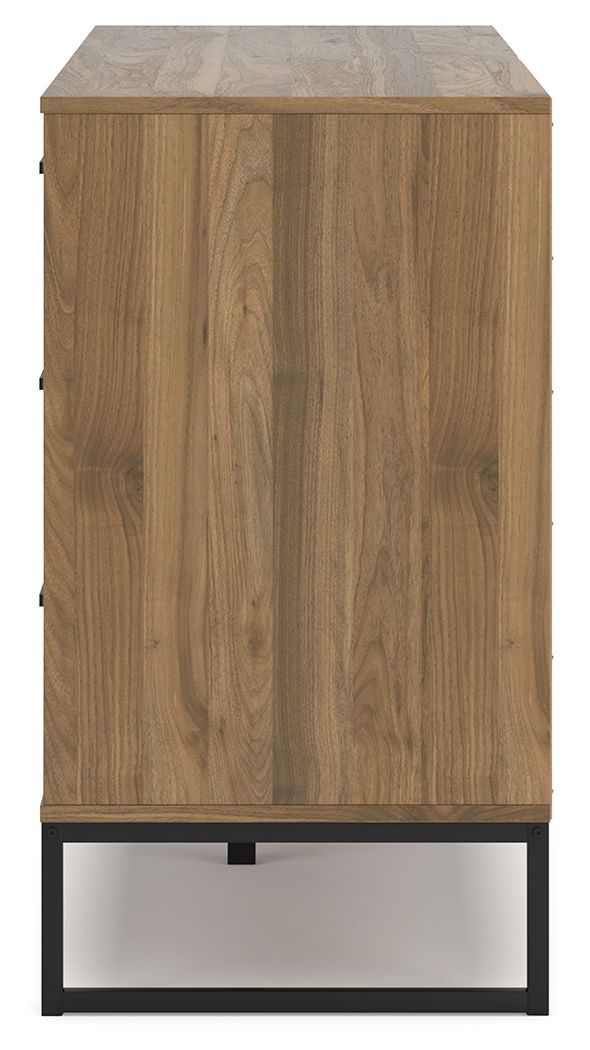 Deanlow - Six Drawer Dresser - Honey