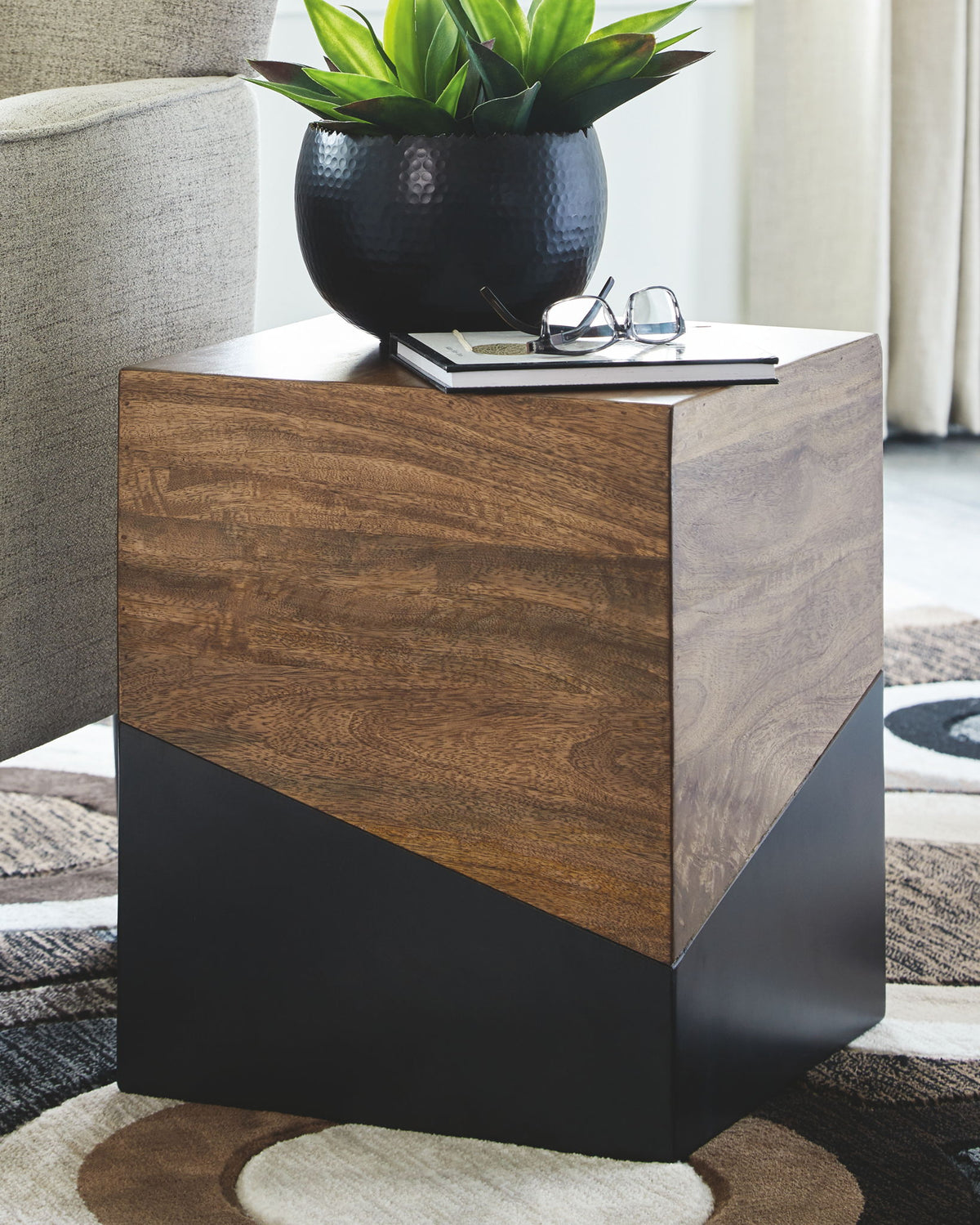 Trailbend - Accent Table - Brown / Gunmetal